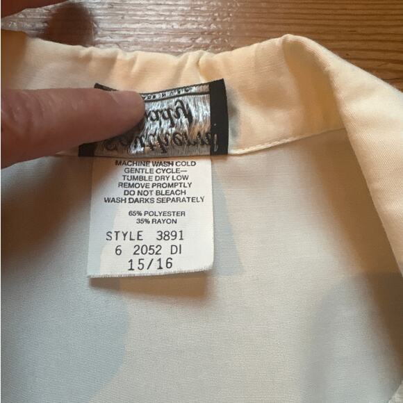 Southern Lady white long sleeve red trim and crest womens blouse SIZE 16 - Picture 4 of 5